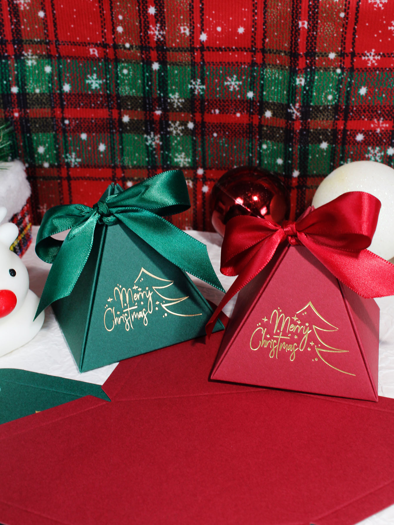 Christmas Triangle Box Candy G - огляд і ціна Chocolate Snack