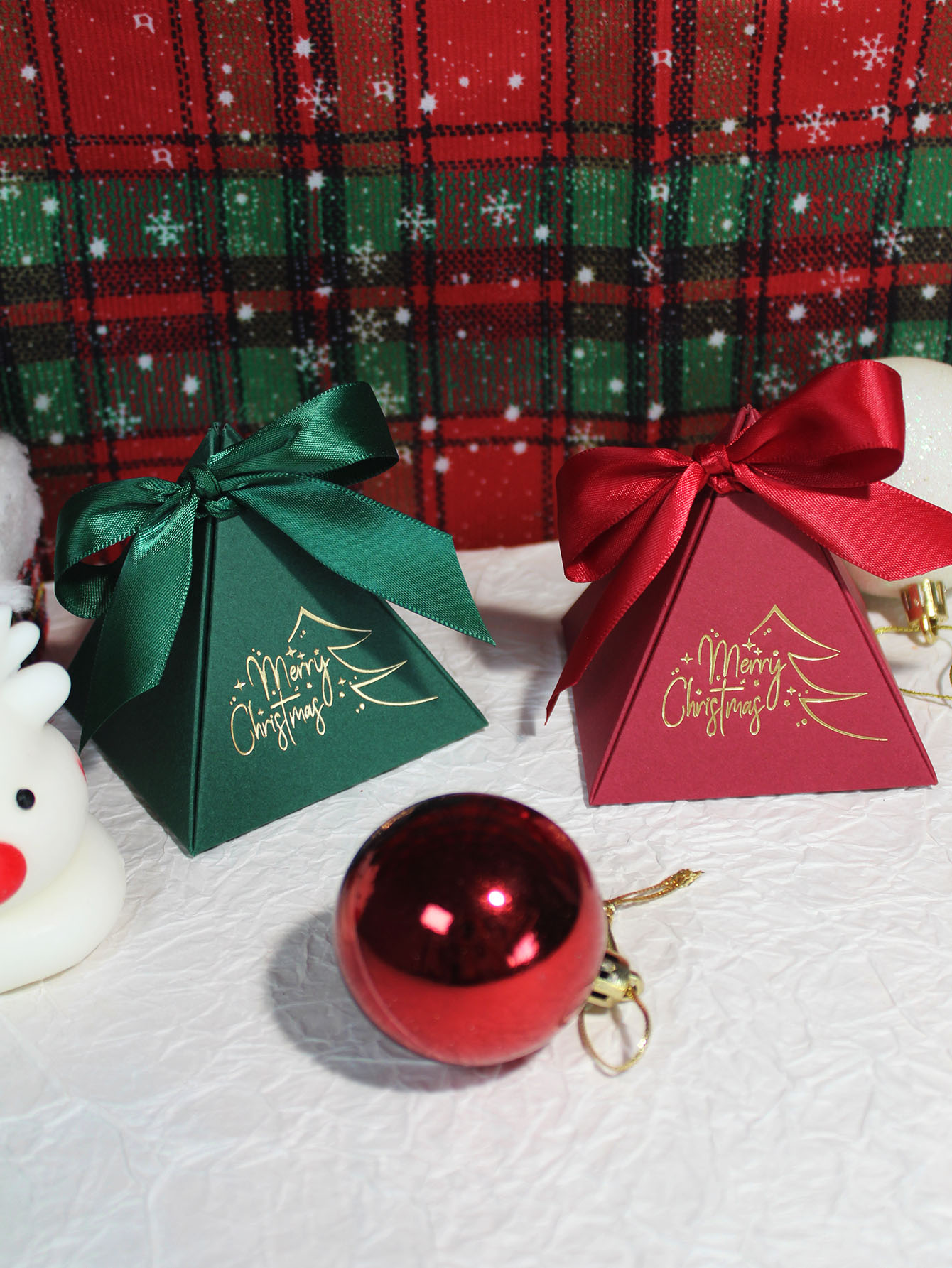 Christmas Triangle Box Candy G - огляд і ціна Chocolate Snack