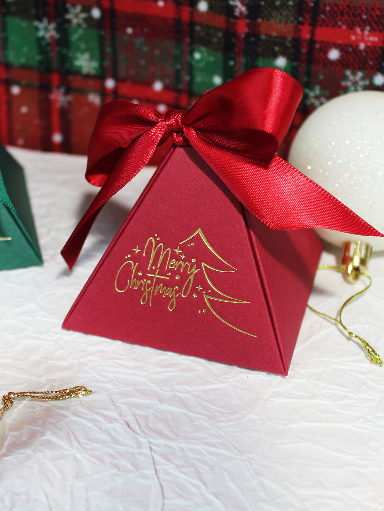 Christmas Triangle Box Candy G - огляд і ціна Chocolate Snack