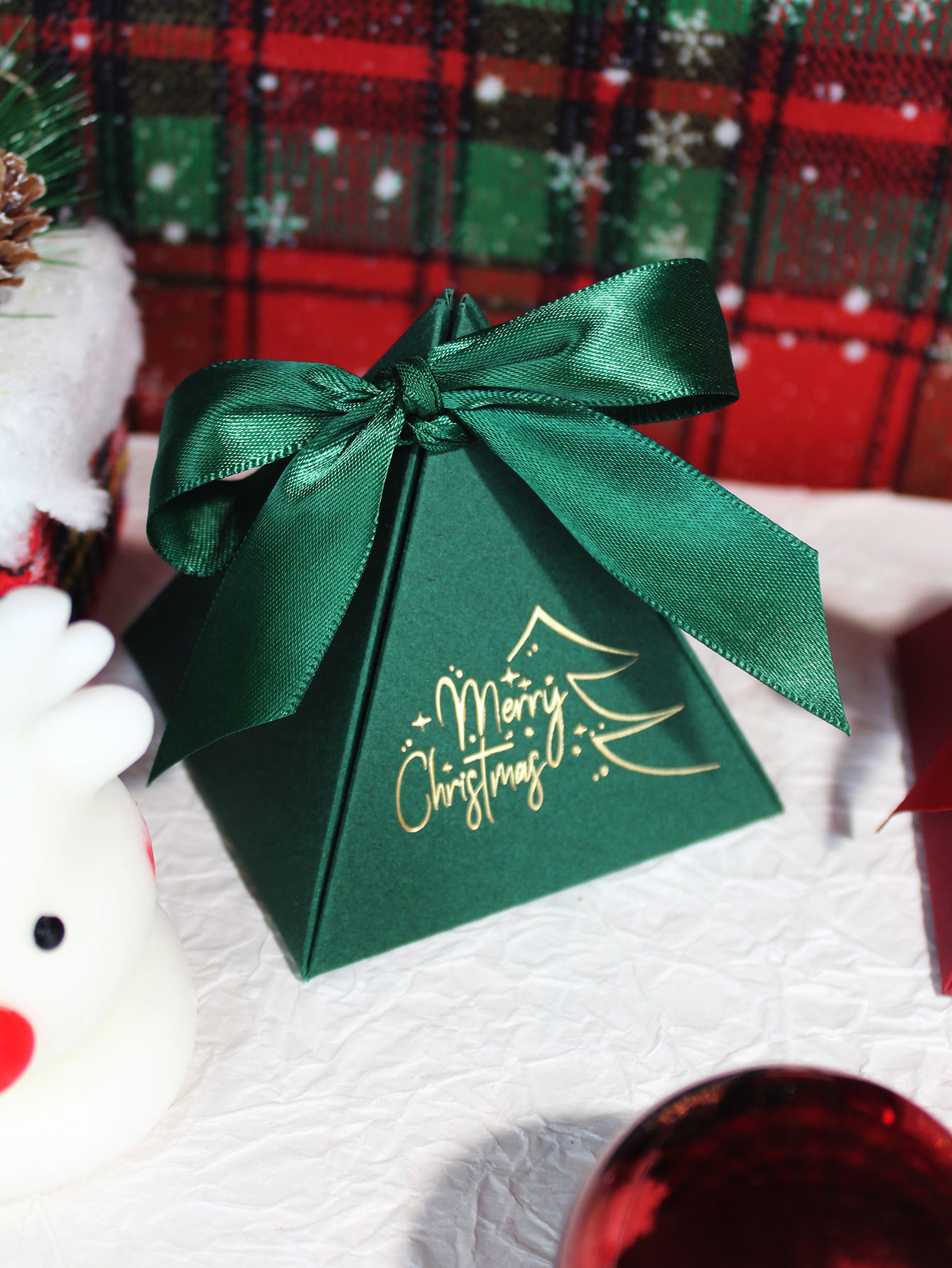 Christmas Triangle Box Candy G - огляд і ціна Chocolate Snack